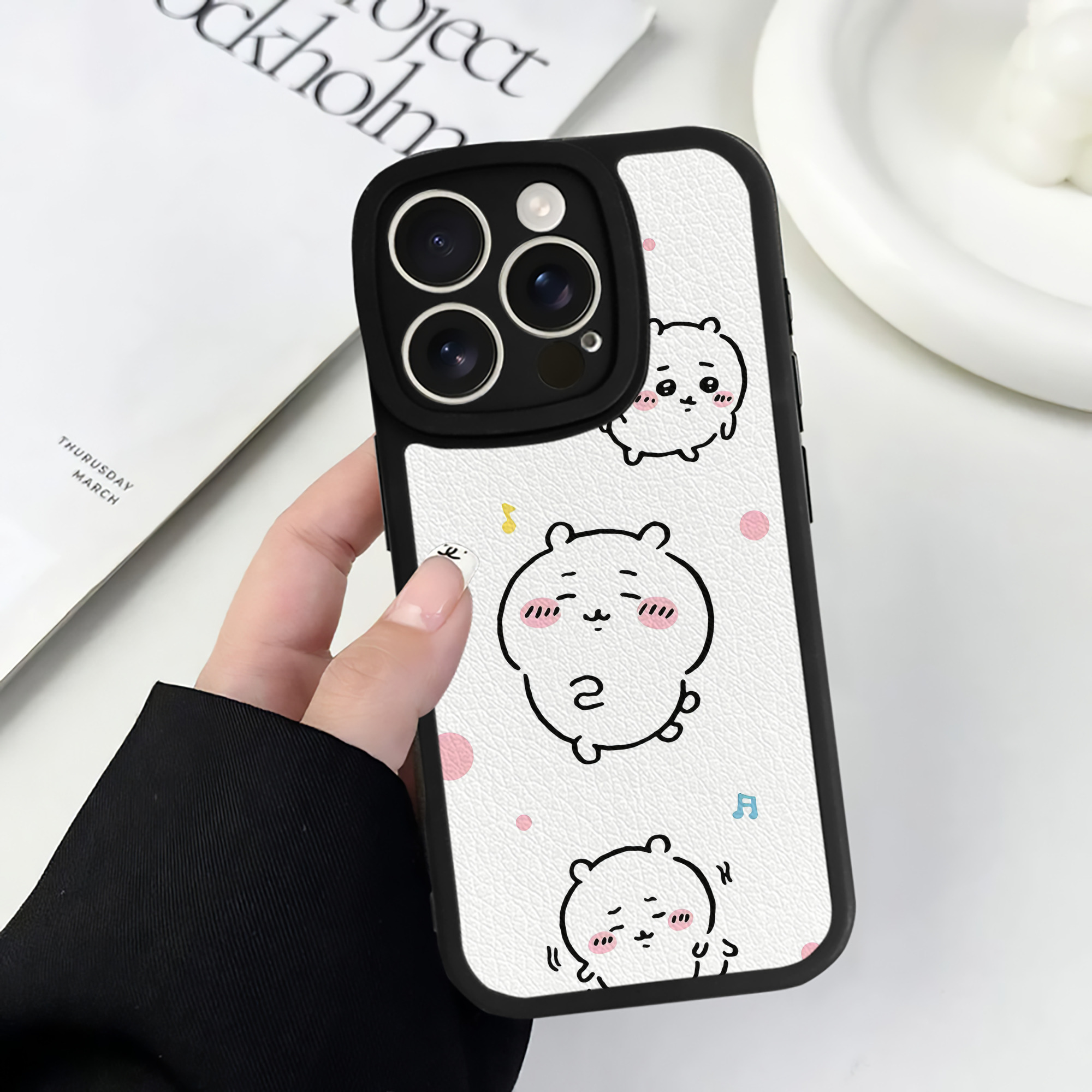 （画像用） ちいかわ Chii-kawa 【iPhone 16シリーズ対応】シリコンスマホケース（レザー調） 材質：シリコン